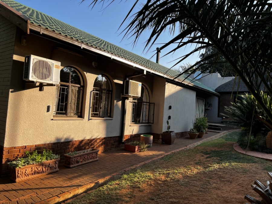 4 Bedroom Property for Sale in Pellissier Free State